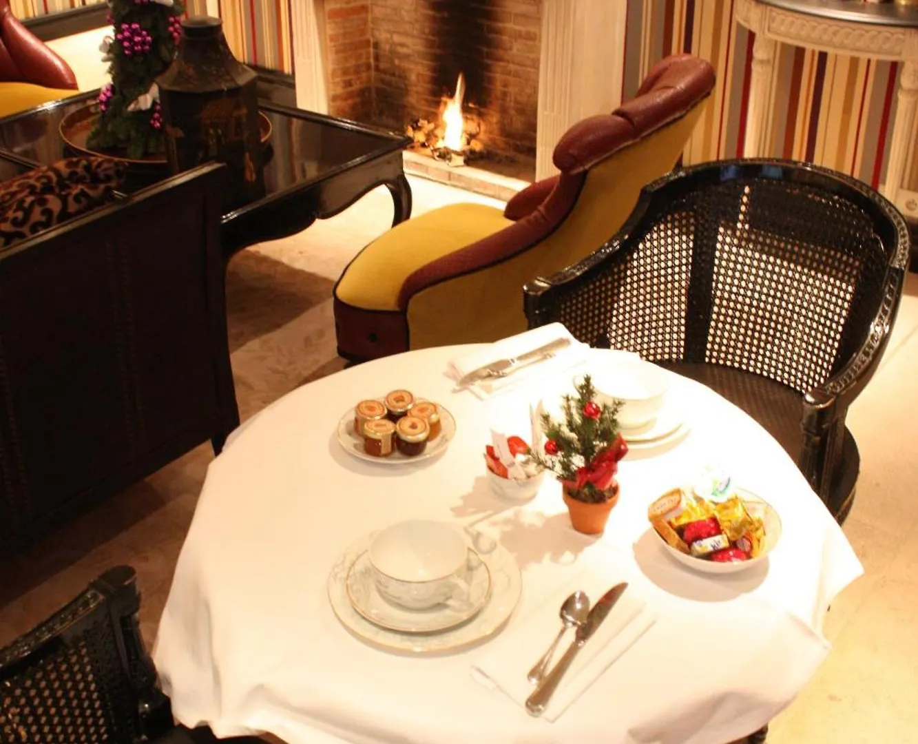 Hotel Du Romancier Париж