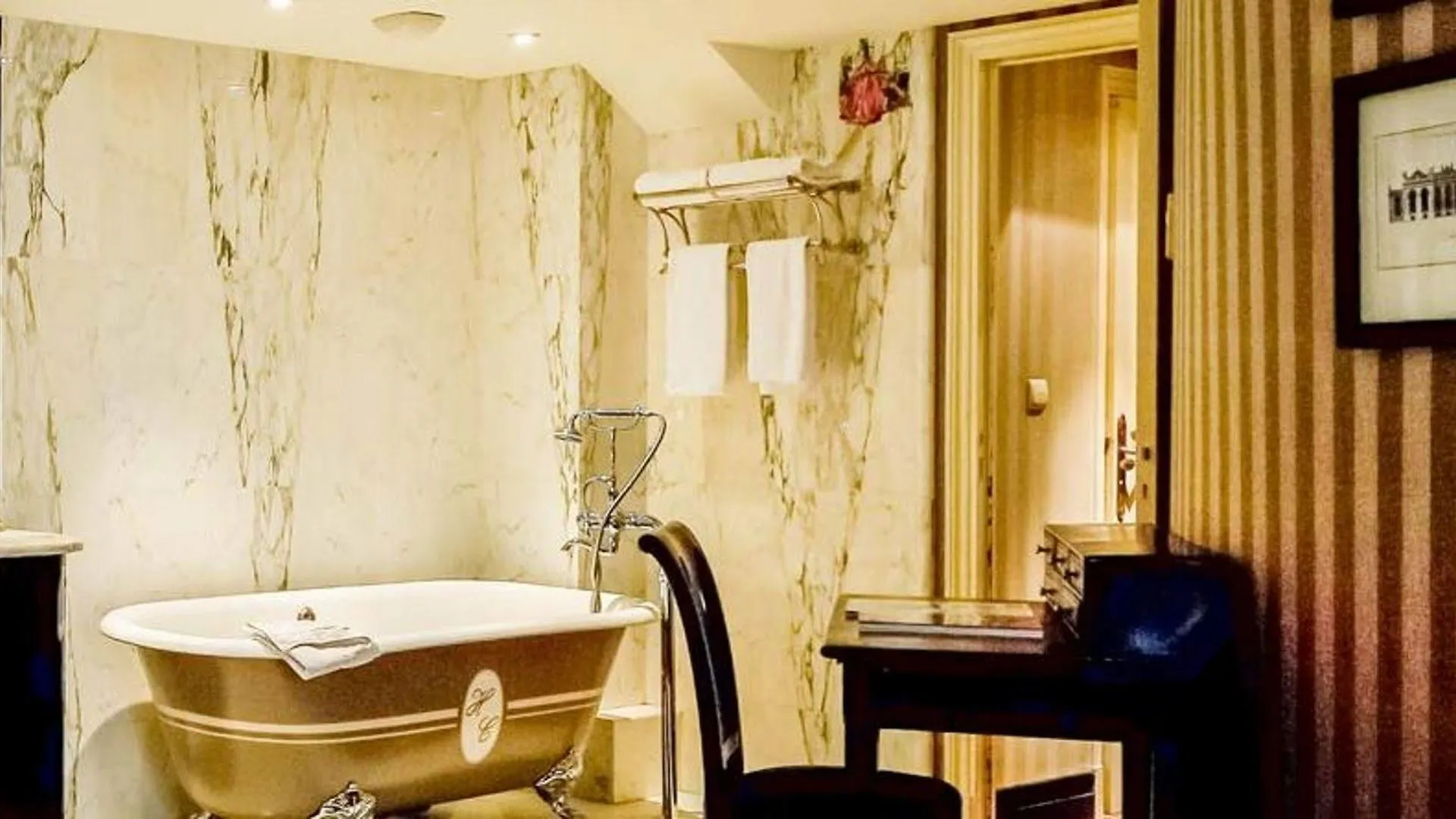 Hotel Du Romancier Париж