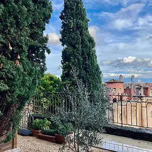 https://mihotel-la-maison-rose.hotels-rhonealpes.com