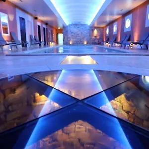 https://auberge-de-cassagne.fr-provencehotel.com