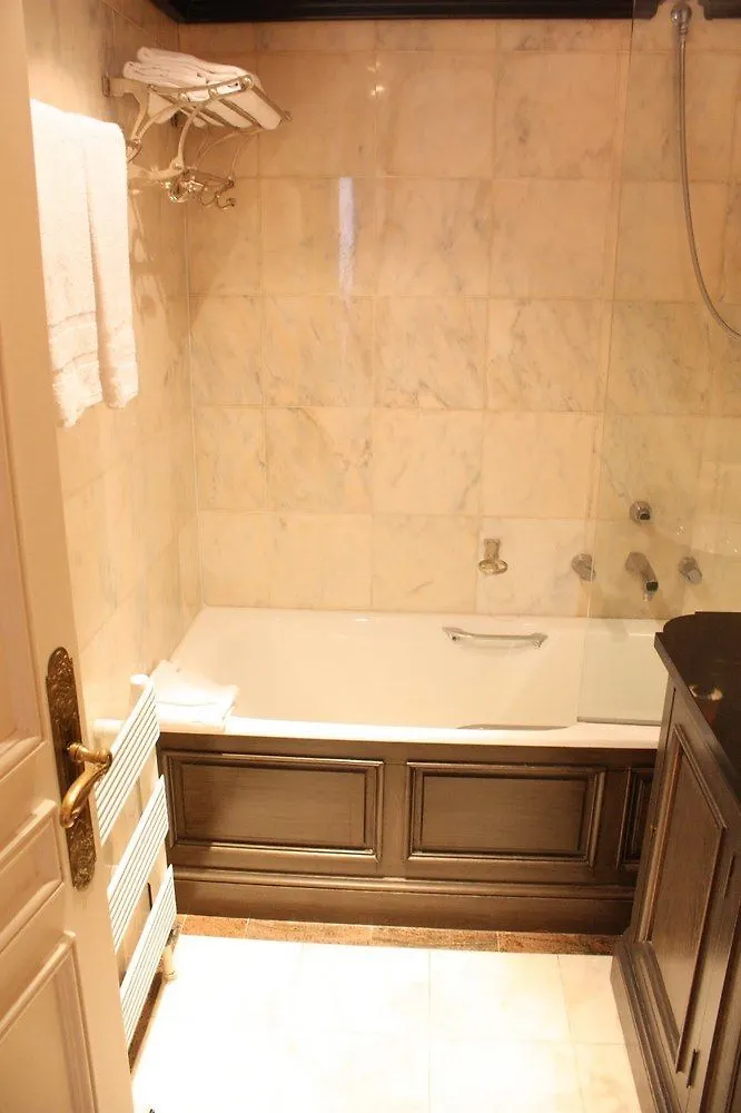 Hotel Du Romancier Paris 4*,